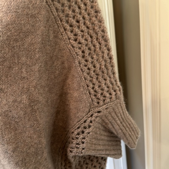 Cashmere off shoulder sweater - Picture 2 of 3